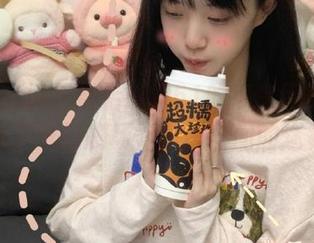 更新后感觉51吃瓜官网莫里像走进了奇幻剧场，跨越时间的迷雾。