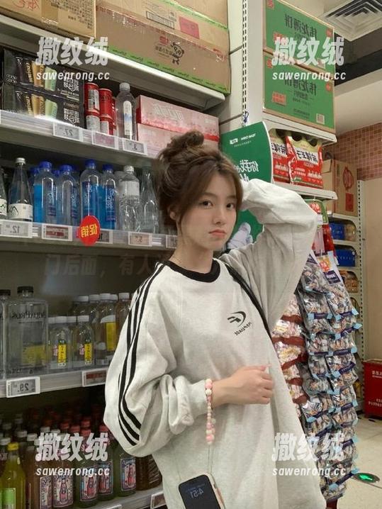 在万篇长征黑料不打烊668的传送门后面,有人说:“八点吃火锅。” 在万篇长征黑料不打烊668的传送门后面,有人说:“八点吃火锅。”