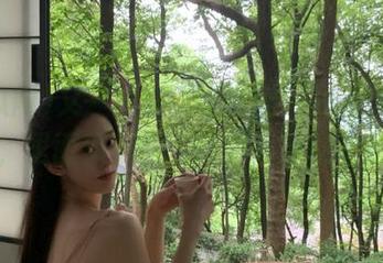 又一次被“吃瓜网”的入口震撼到了，里面似乎有无尽的八卦在欢迎我！