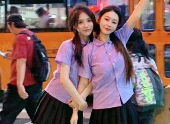 一不小心又刷新了“吃瓜论坛”…心情复杂而又激动。